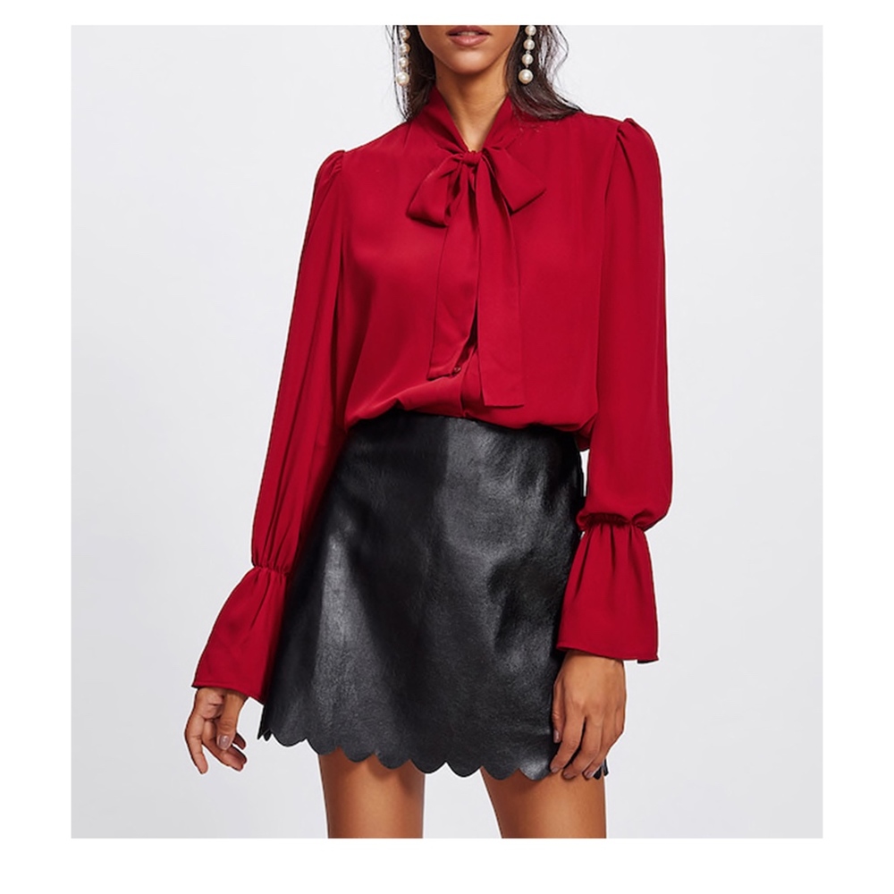 Black Faux Leather Scallop Hem Mini Skirt - Picture 2 of 5
